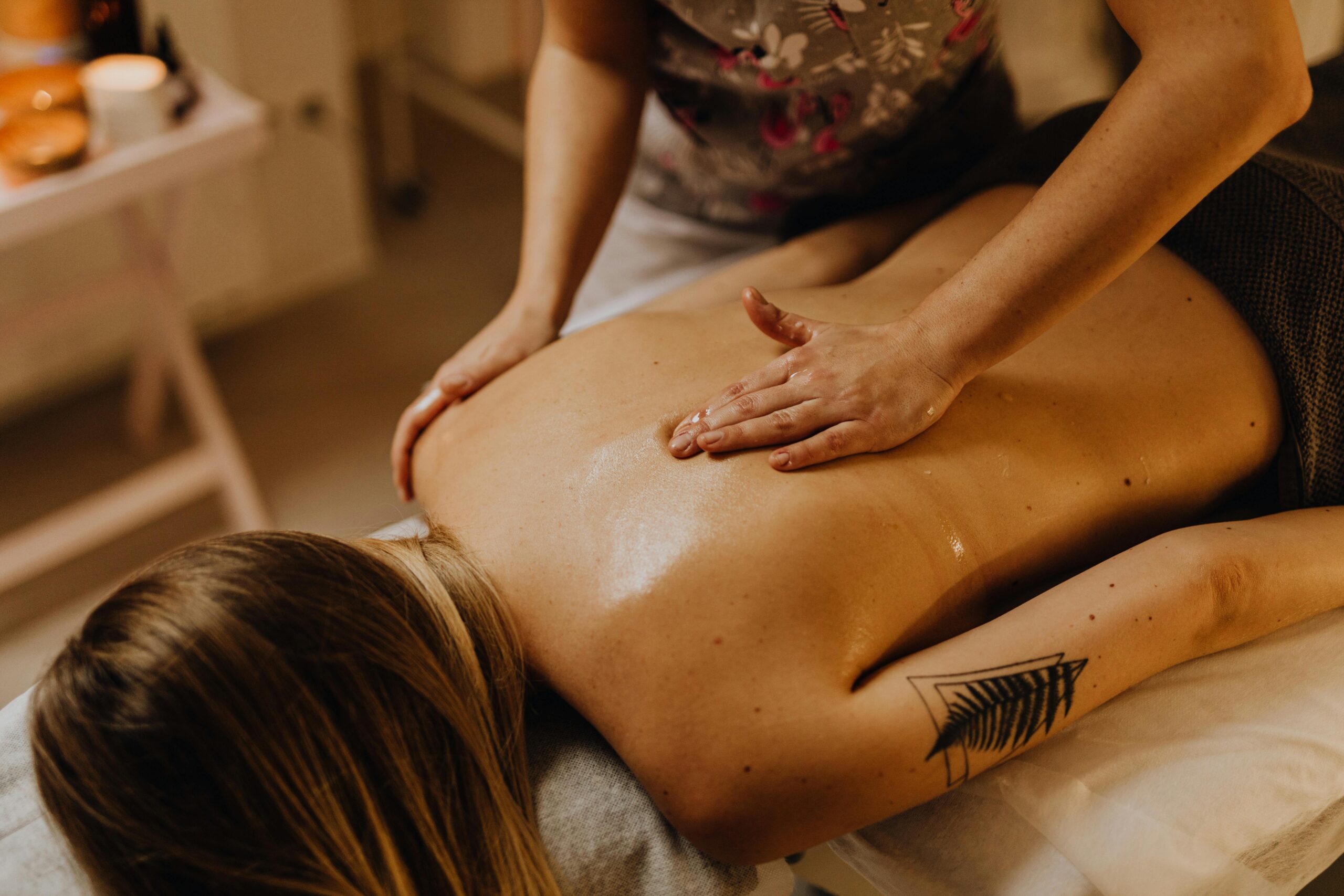 A serene spa setting captures a relaxing back massage, enhancing wellness.